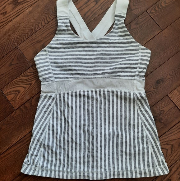 RARE Lululemon tank, Size 6, grey and white stripes - Picture 1 of 10